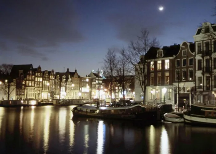 Amsterdam Canal Guest