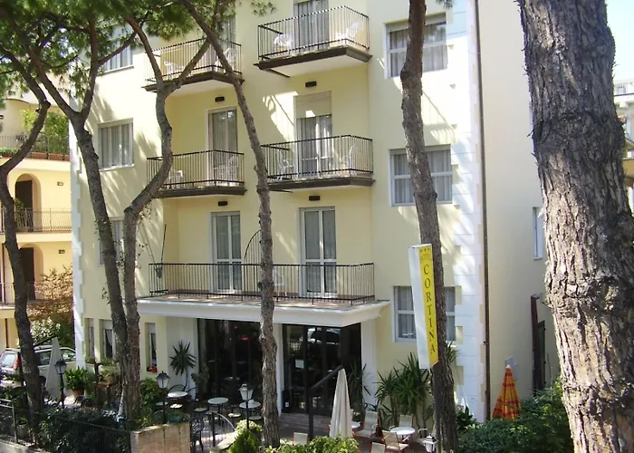 Hotel sulla spiaggia: Hotel Cortina