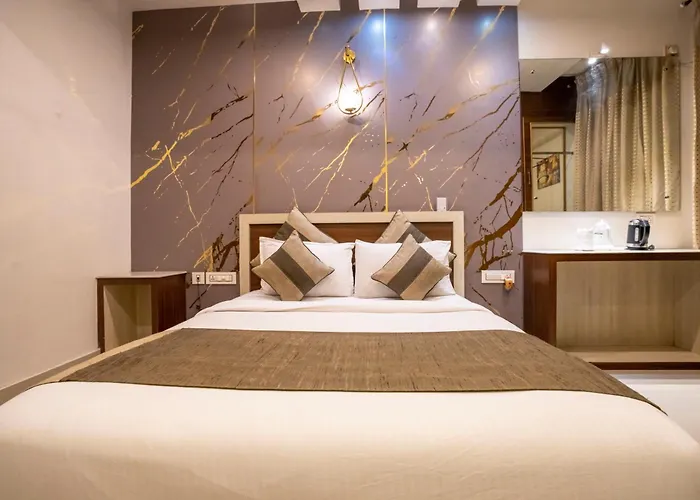 Hotel near College: Aishwarya Suites