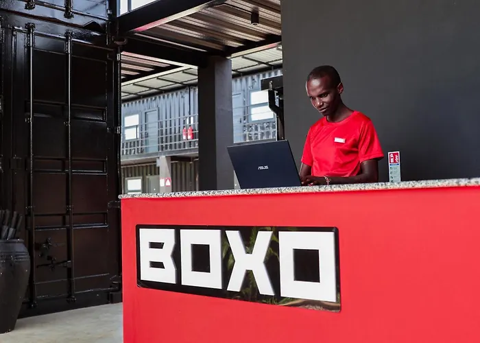 Airport Hotel: Boxo Diani - Unique Beach Front Container Eco-Hotel