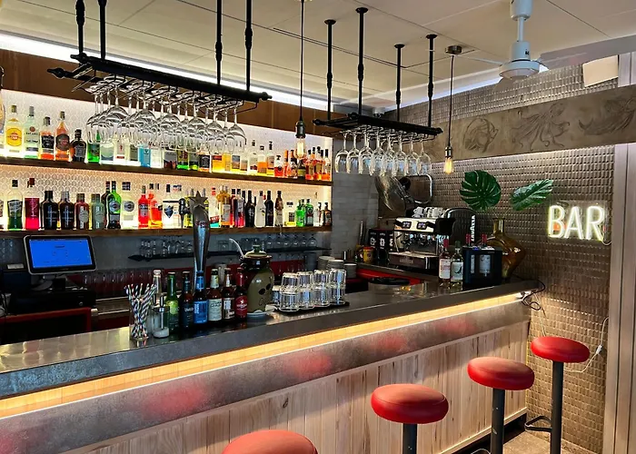 Hotel con tenis: Hostal ROM Familiar