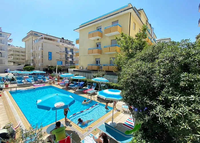 Hotel Con Piscina Adelphi