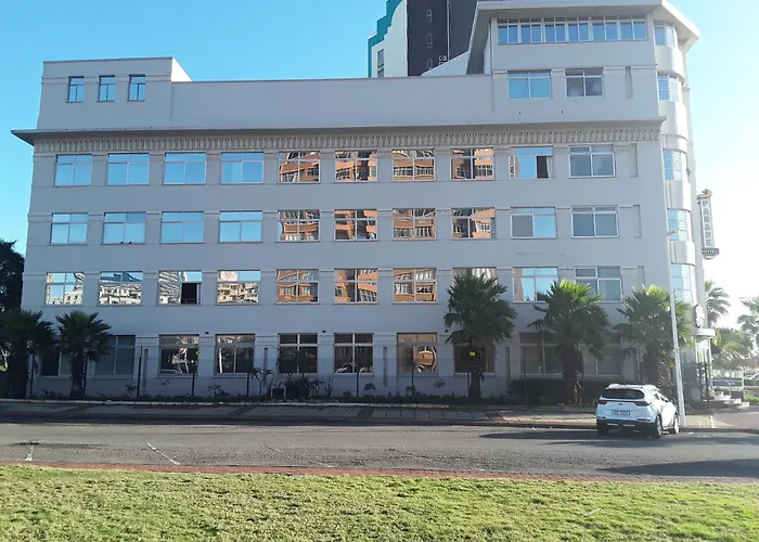 Cheap hotel: Parade Hotel