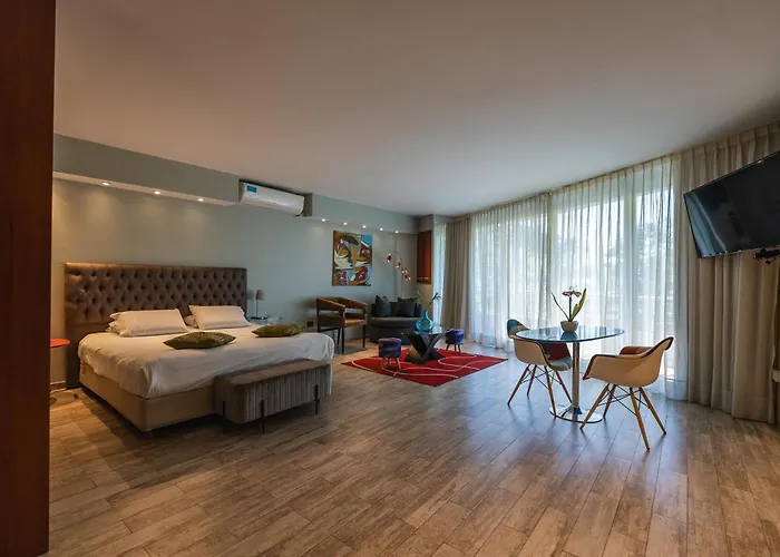 Shoshana Hotel Boutique