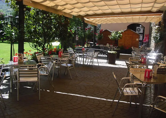 B&B: Hostal Vall D'Aneu By Arcas & Sambola