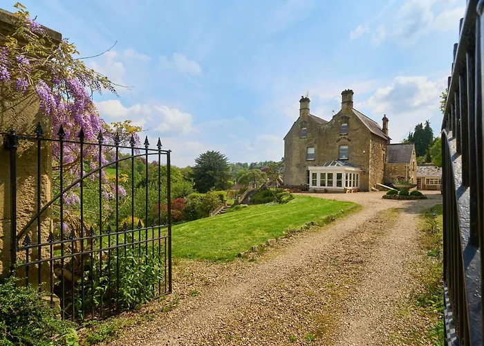 Villa: Luxury Big House Berkeley House Near Bath