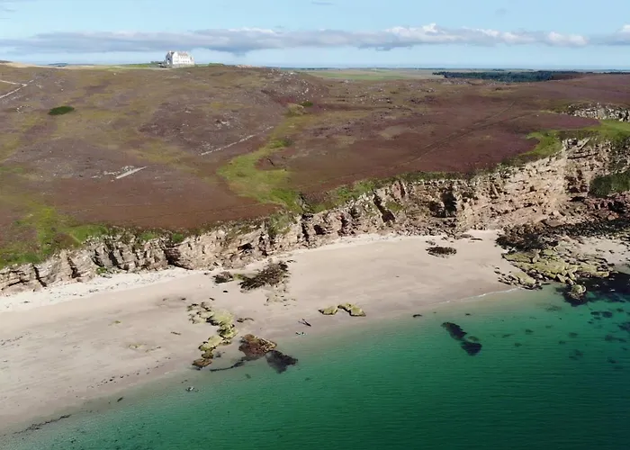 Beach hotel: House Of The Northern Gate - A Luxury Baronial House That Sleeps 18 Guests In 9 Bedrooms