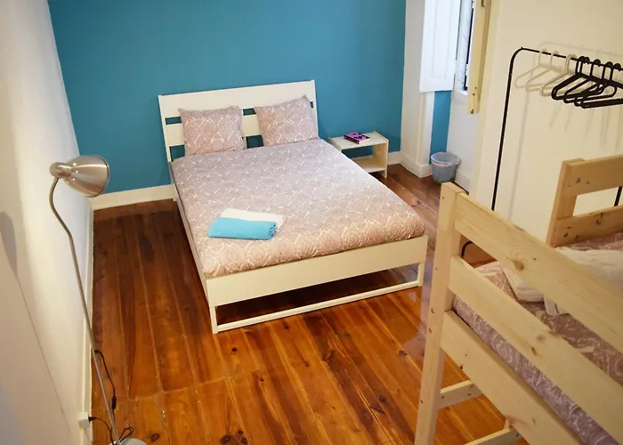 Hotel cerca del colegio: Nations Rooms