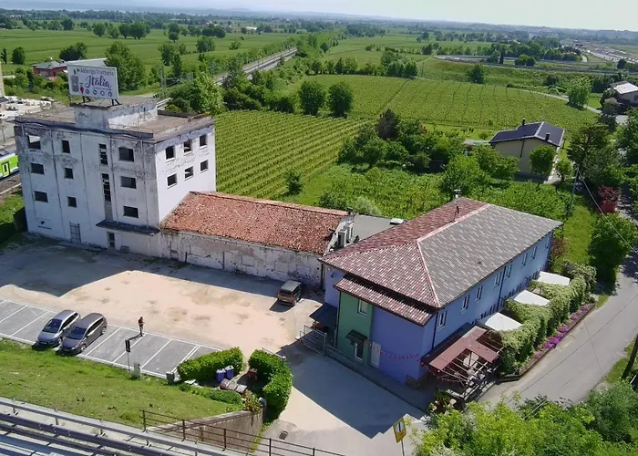  Trattoria Italia