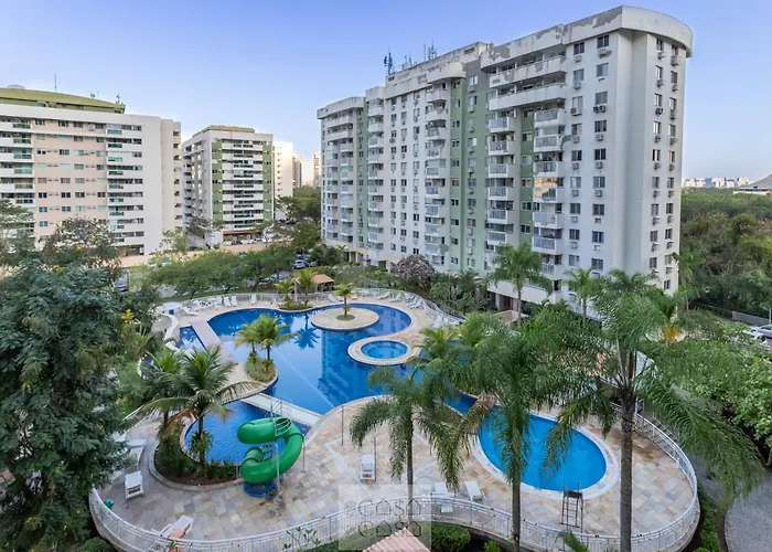 2 QUARTOS a 200m RIOCENTRO em CONDOMINIO com PISCINA, Estacionamento e Portaria 24h - Area de LAZER tambem para CRIANCAS - Wi-Fi 120mbps e Cozinha Completa