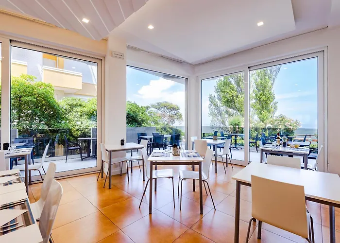 Hotel con piscina: Club Hotel