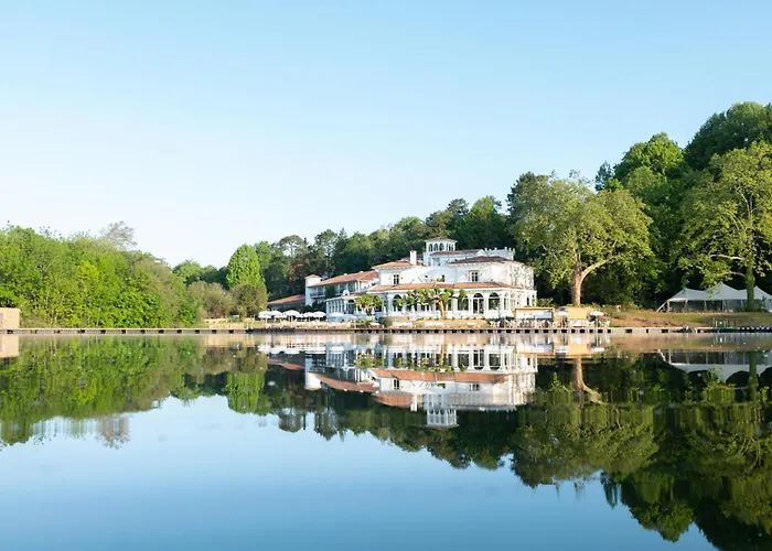 Hôtel Jacuzzi: Brindos, Lac&Château - Anglet Biarritz - Nouvelle ouverture