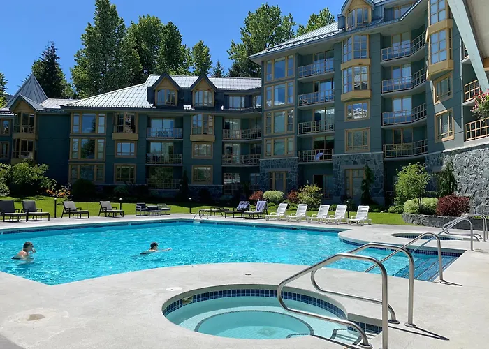Cascade Lodge, Ski Valet Service, Boot And Glove Dryer, 2 Hot Tubs, Year Round Heated Pool, Gym, Sauna, Change Rooms & Showers, Wifi, Cable Tv, Front Desk Check In Services