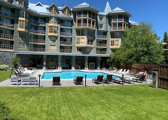Cascade Lodge, Ski Valet Service, Boot And Glove Dryer, 2 Hot Tubs, Year Round Heated Pool, Gym, Sauna, Change Rooms & Showers, Wifi, Cable Tv, Front Desk Check In Services