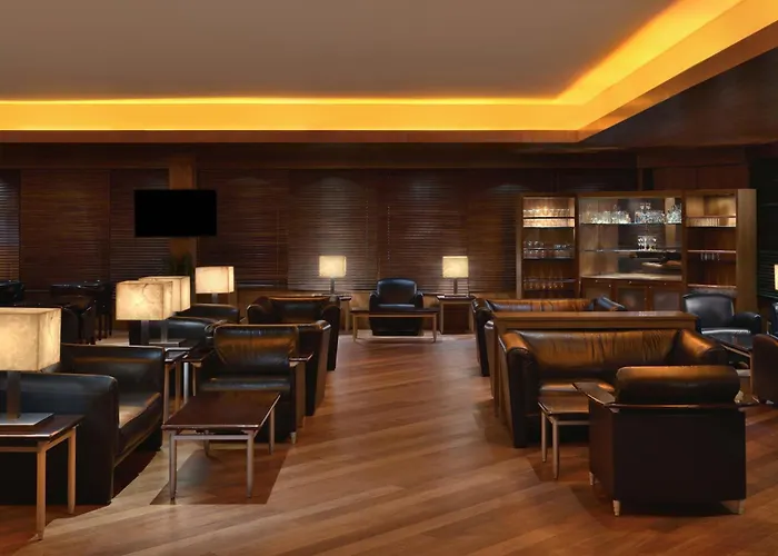 Luxury hotel only: Le Meridien New Delhi