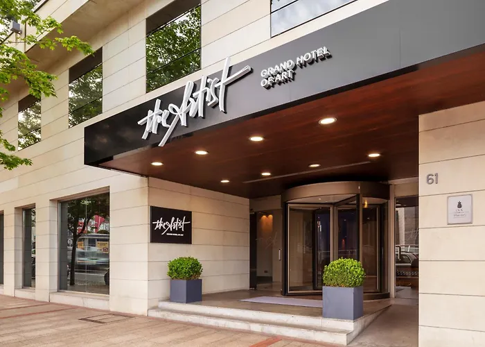 Hotel: The Artist Grand Hotel Of Art