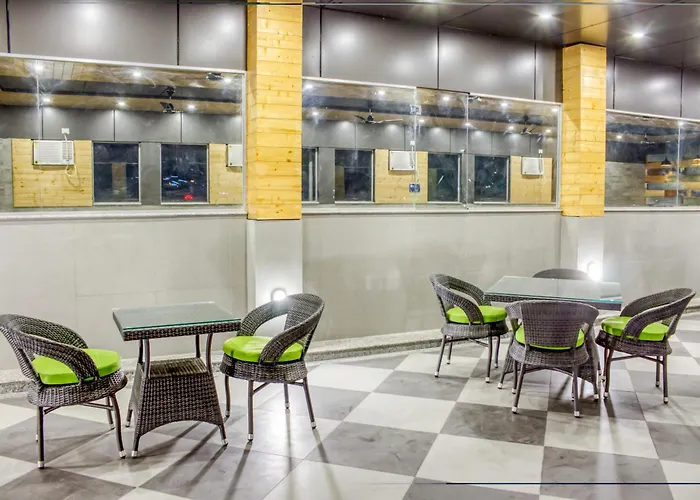 Central hotel: Zip By Spree Hotels Grand Legacy Prime