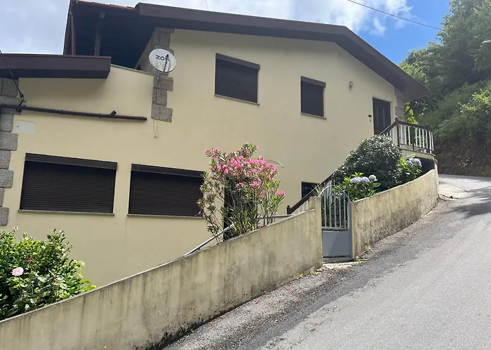 Hotel perto da faculdade: Casa de Casarelhos - Gerês - AC - Barbecue