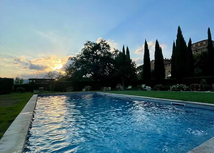 Villa con piscina: Agriturismo Castello La Grancia di Spedaletto