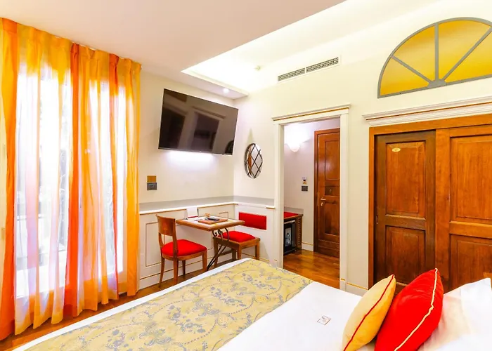 Luxury hotel only: Art Hotel Commercianti