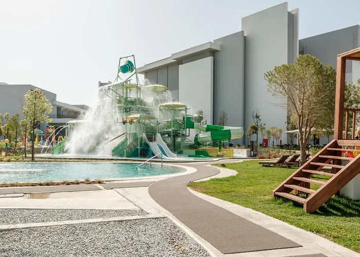 Beach hotel: Anda Barut Collection