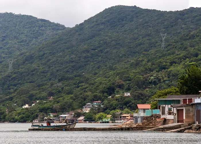  150m da Praia e a 300m do Casarão WZ8850