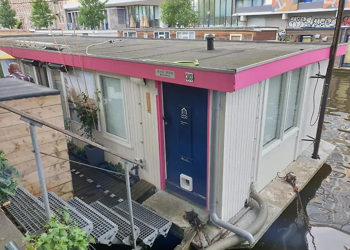 Houseboat-