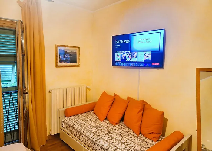 Camelia, Our Room With Lake View, Private Bathroom And Dedicated Parking At The Villa Isabella