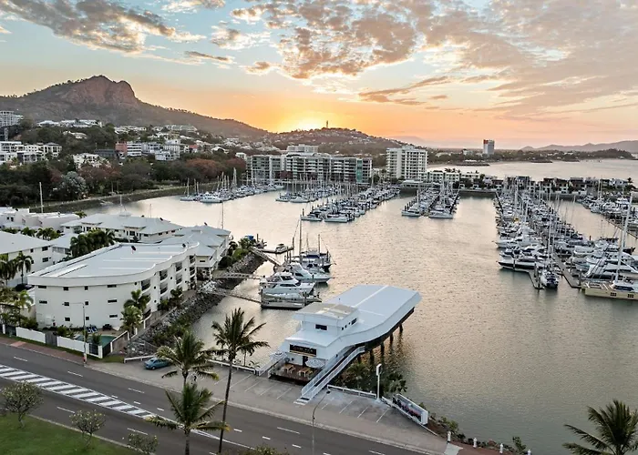 Pier Pods On The Water- 50M From Bus Terminal And Ferry Terminal- Passport Id Requried