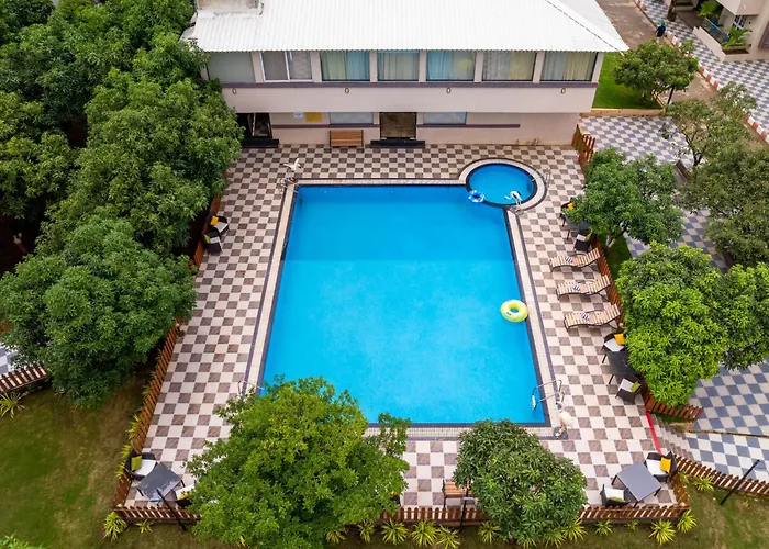 Resort: Freesia Resort By Express Inn