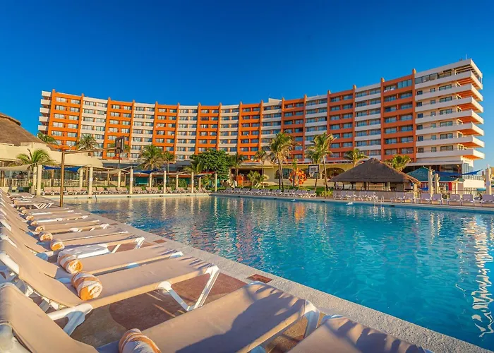 Crown Paradise Club Cancun