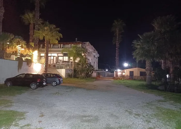 Hotel con piscina: Palm House