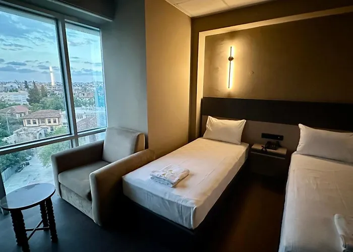 Hotel 4 estrelas: Esse Joven Hotel