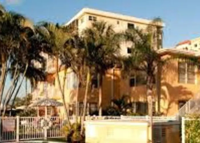 Hotels with tennis Aloha Apartments On The Intracoastal-Walk To The Beach