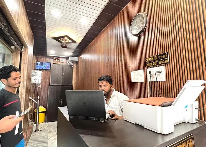 Durga P Guest House Near Harishchandra Ghat