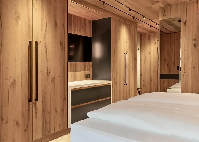Luxury hotel only: Hotel Auriga