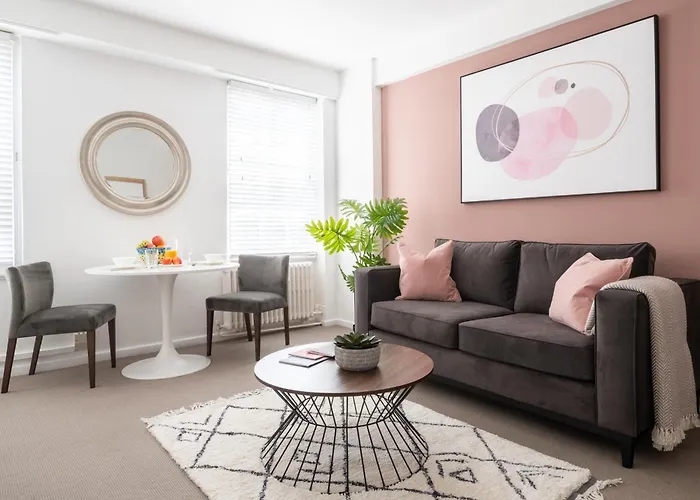 Hotel de 4 estrellas: Dolphin House Serviced Apartments