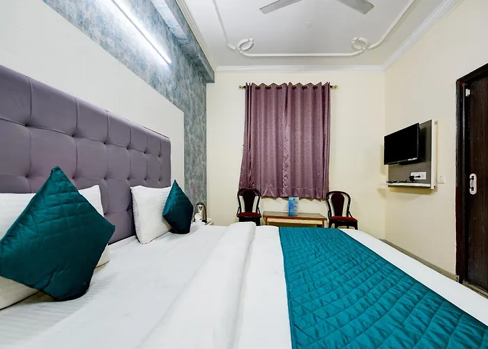 Guests house Mayank Plaza-Near Igi Airport Terminal-3