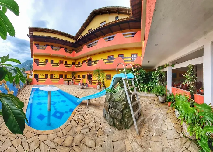 Hotel com piscina: Peruíbe Suíte Flat Hotel