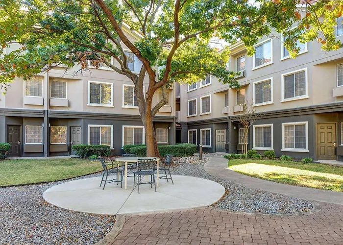 La Quinta By Wyndham Dallas Dfw Airport North