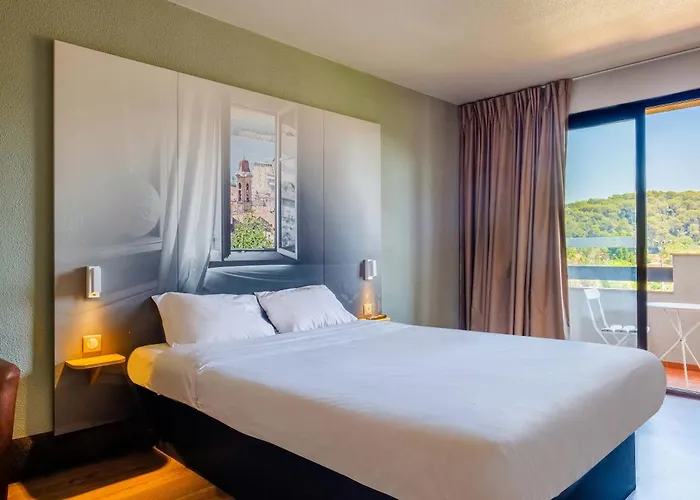 Animaux admis HOTEL Villeneuve Loubet Village