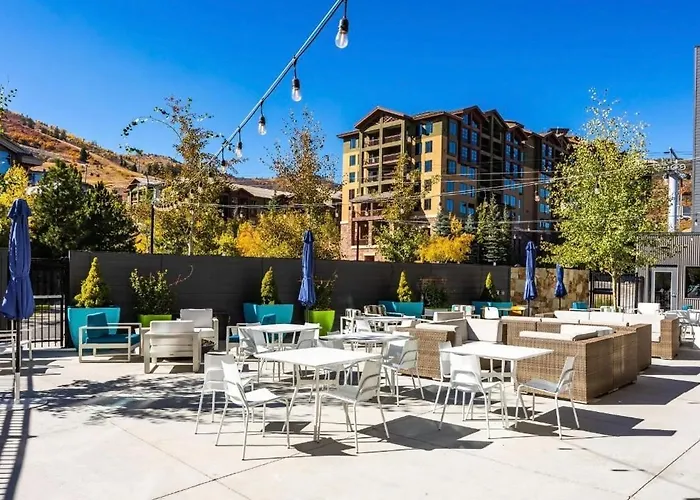 Slope Side Studio In The Heart Of Canyons Village With Heated Pool & Hot Tub! Park City