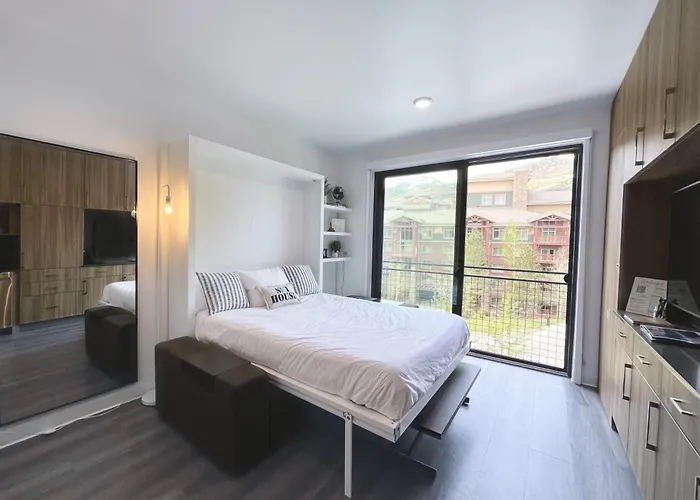 Slope Side Studio In The Heart Of Canyons Village With Heated Pool & Hot Tub!