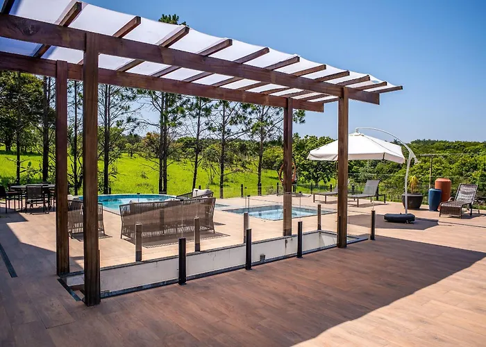 Pousada com piscina, jacuzzi e com vista em Capitólio - Casa Decore