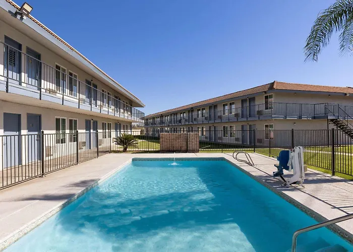 Motel: Days-Inn By Wyndham Bakersfield