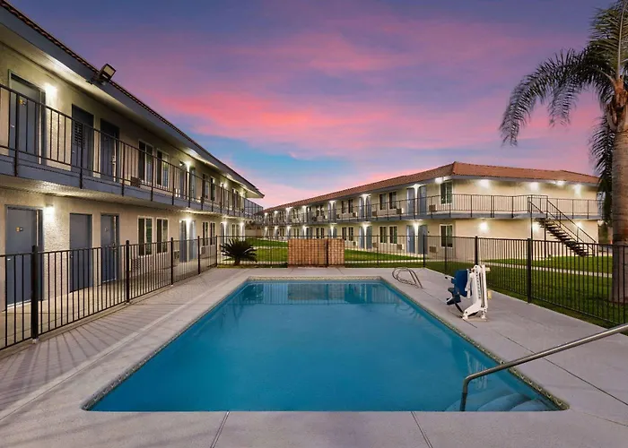 Motel: Days-Inn By Wyndham Bakersfield