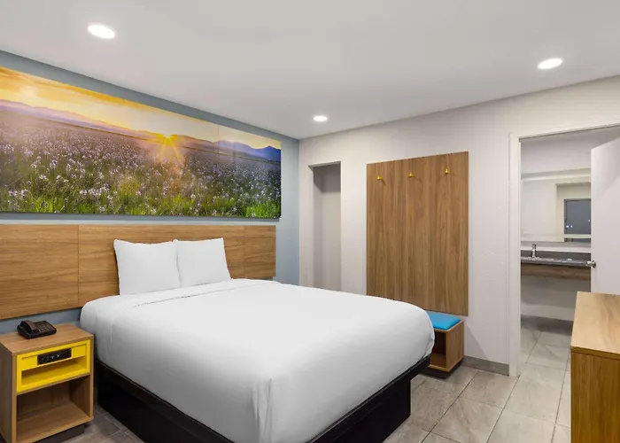 Motel: Days-Inn By Wyndham Bakersfield