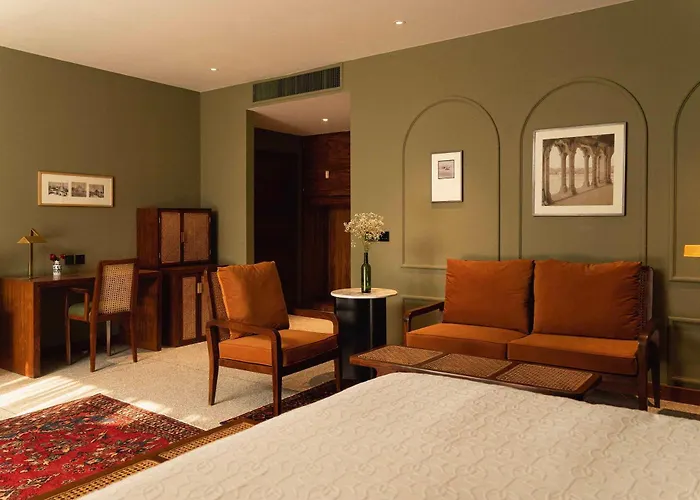 4 star hotel: The Fred Hotel