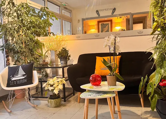 Hotel pres du College: hôtel l'échappée oléron