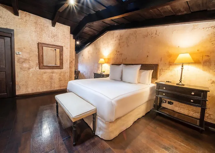 Luxury hotel only: El Convento Boutique Hotel